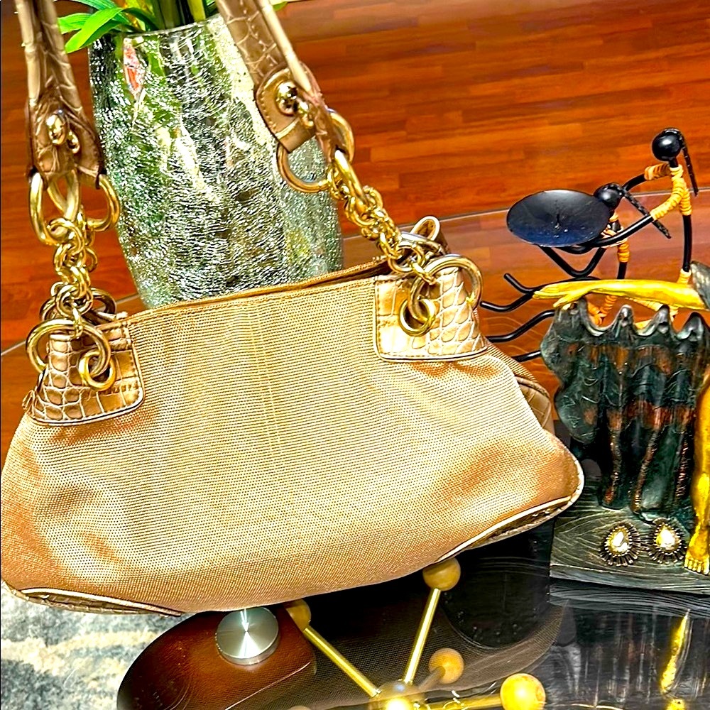Elegant Tan Handbag, still an “it-Girl’s Bag!!”